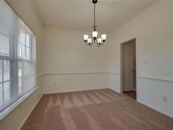 3rd image of 102 Pippin Dr