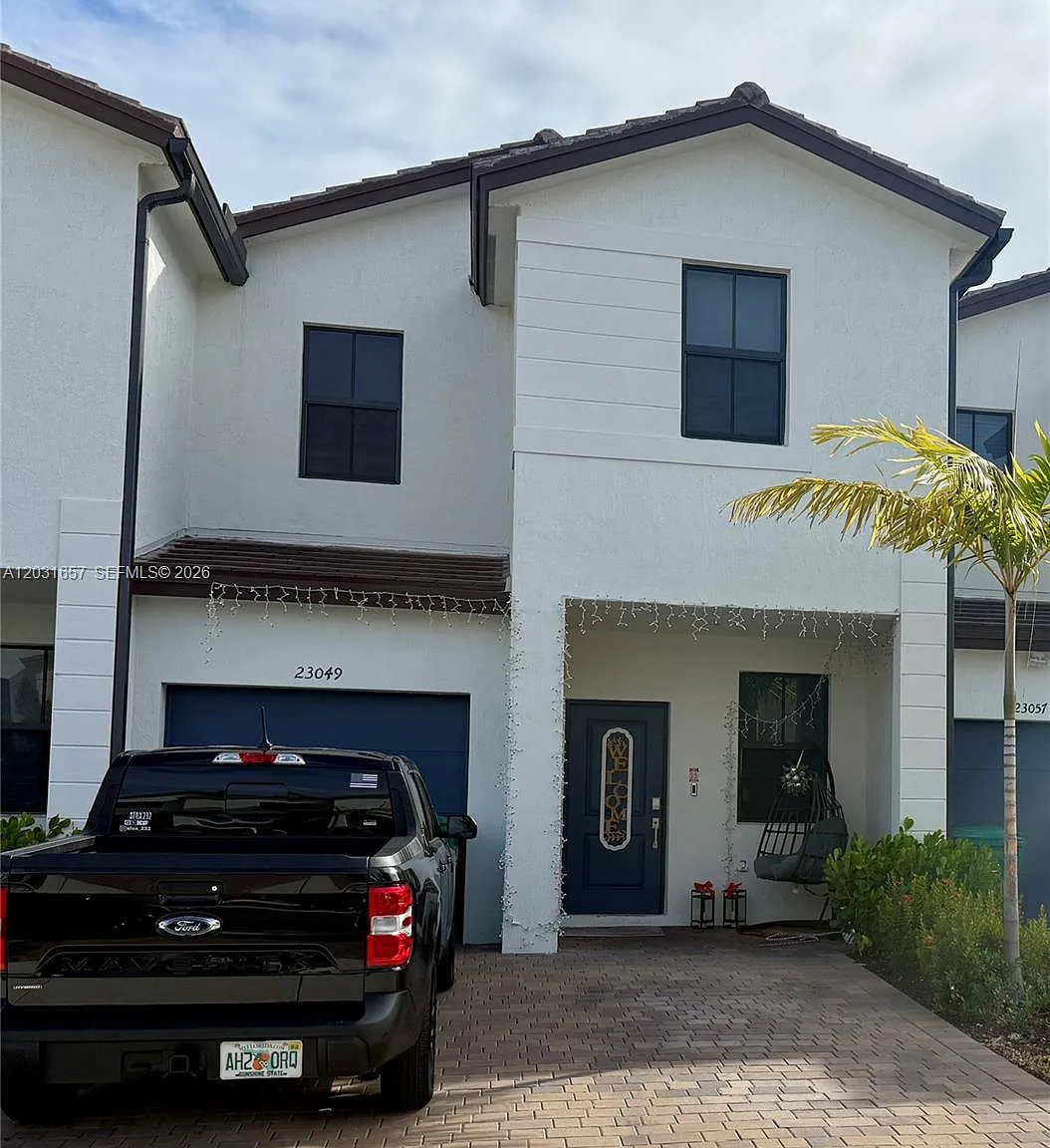 4 bed, 2.5 bath, 1820 sqft, $3,000 — Photo 1