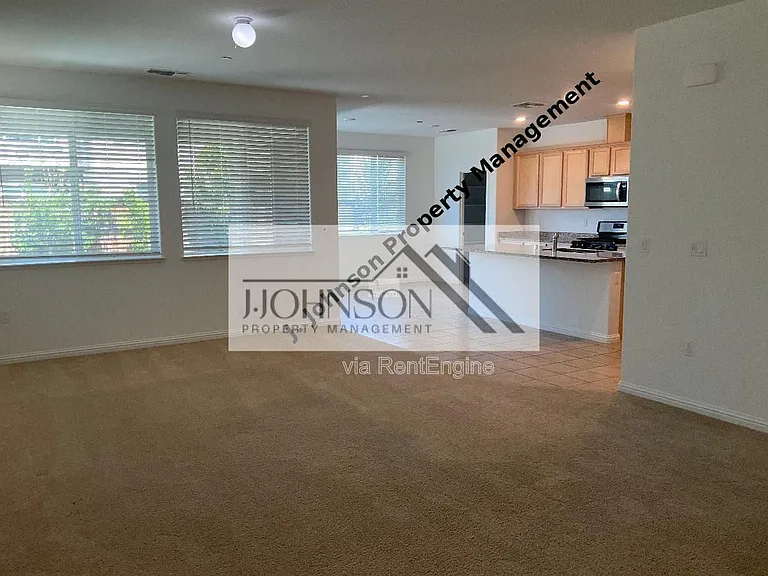 2717 Rabbit Hollow Dr — Photo 8