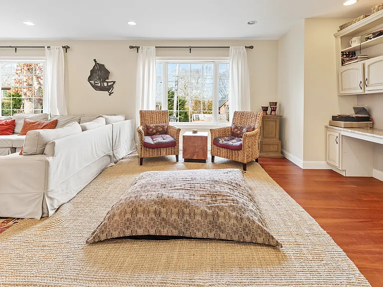 Hillside Dr W — Photo 13