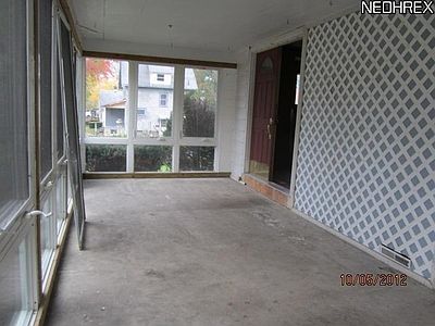 3rd image of 102 N Pearl St