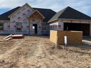 910 Concord St, Cleburne, TX 76033