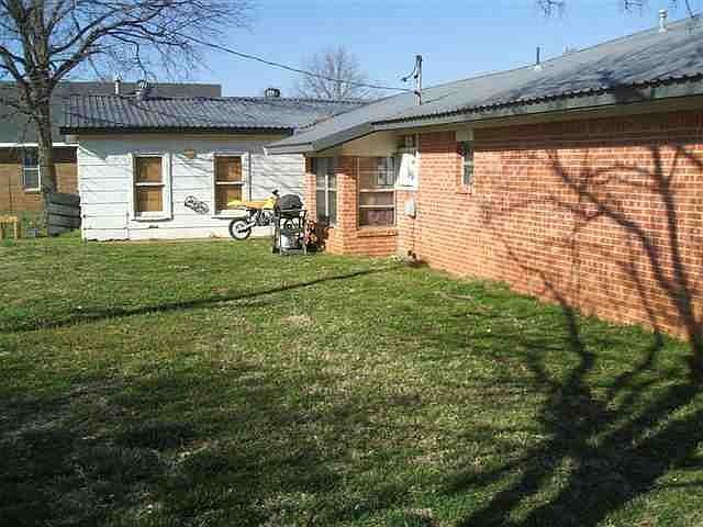 2nd image of 403 Sunnymeadow Dr