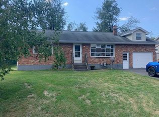 18 Memory Ln, Schenectady, NY 12306