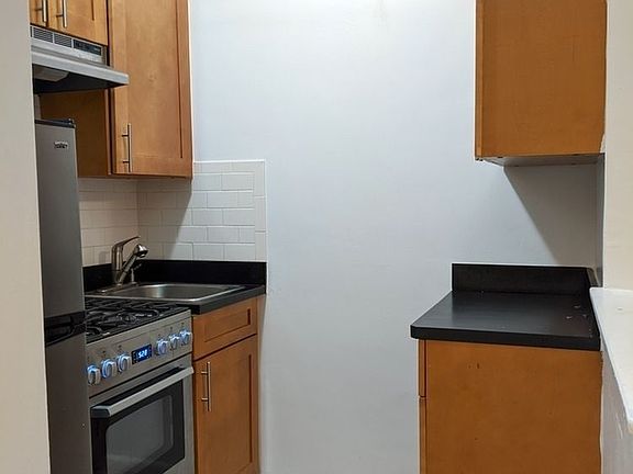 5th image of 211 E 89th St APT A11