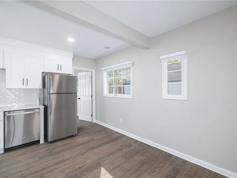 896 Oakland Dr SW — Photo 8