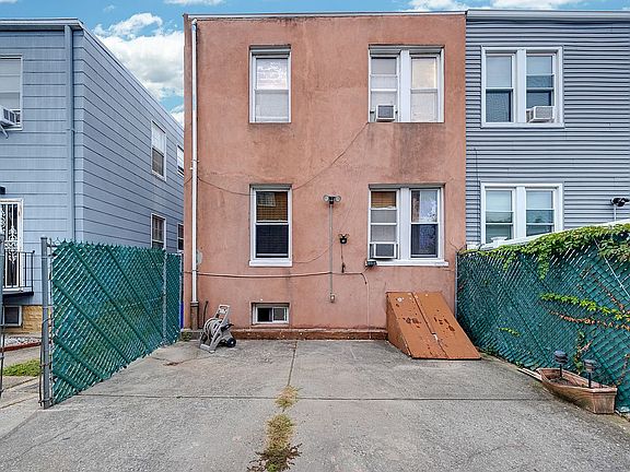 5th image of 1576 E 96th St