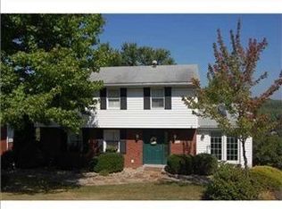 8881 Oak St, Westmoreland City, PA 15692