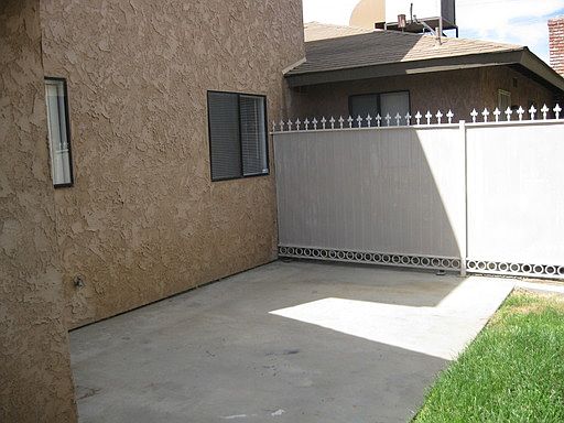 4th image of 534 E Lancaster Blvd #B