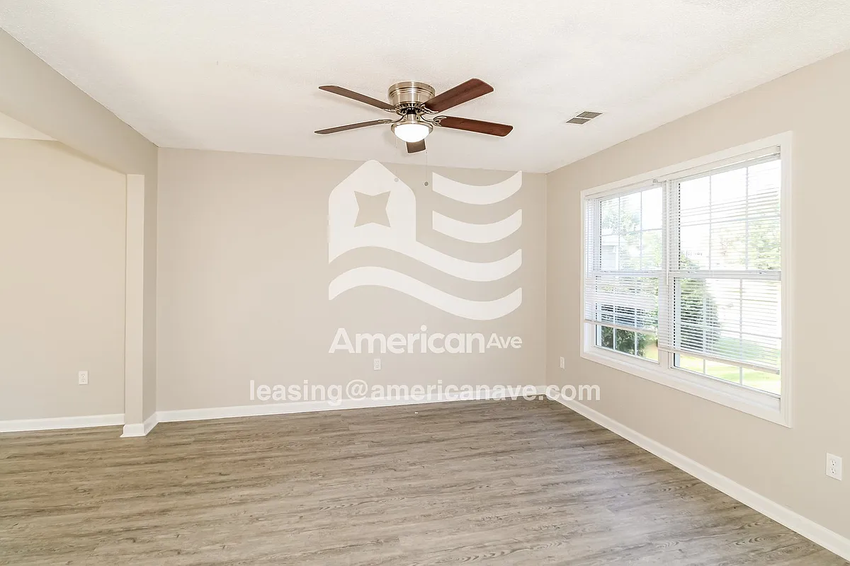 263926_002_wm_-_living_room_12980889.jpg - 402 Castle Ridge Dr