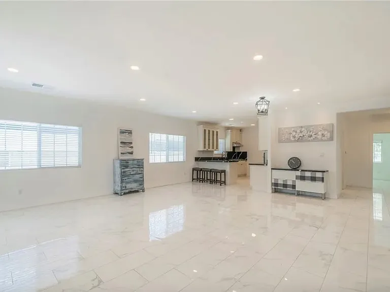 10692 Frances Ave — Photo 17