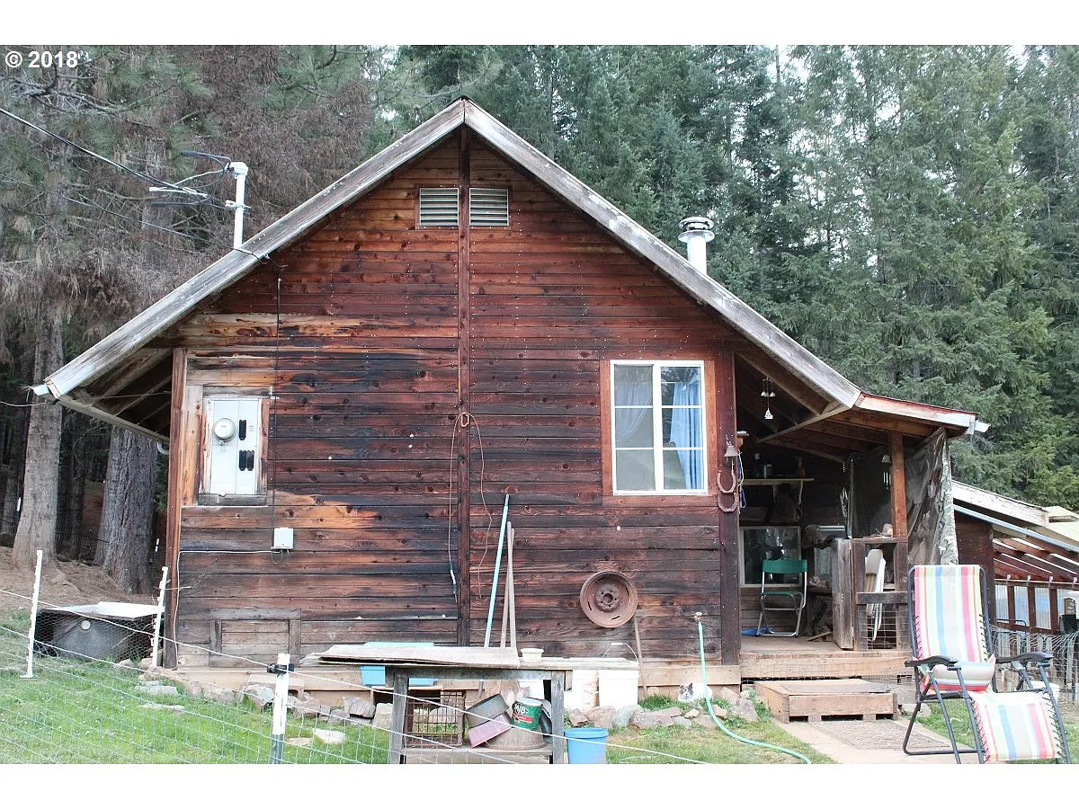 1908 McCullough Creek Rd photo 1