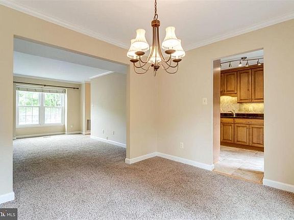 4th image of 2768 Knollside Ln