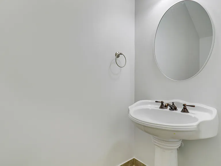 112 Dunmore Dr — Photo 7