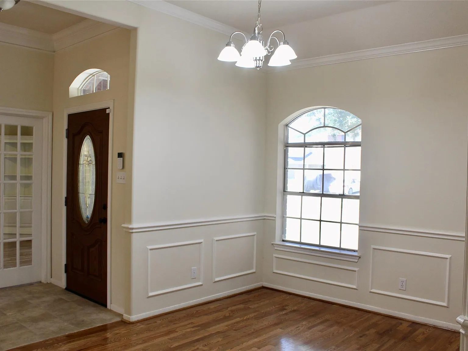 3 bed, 3.0 bath, 2003 sqft, $2,200 — Photo 4