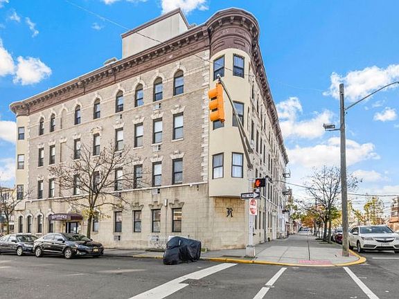 3rd image of 518-524 Kennedy Blvd #3E