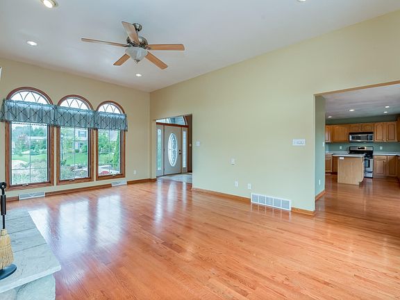 422 Emerald Hill Dr-4