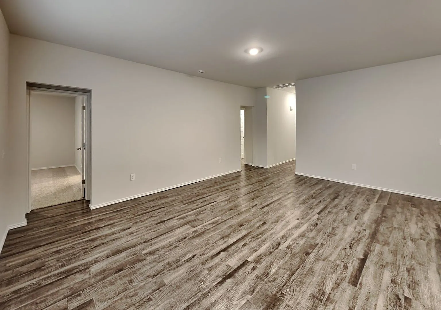 4 Bedroom 2 Bathroom 2 Car Garage Home with upgrades close to Broadway Extension, a short distanc... — Photo 4
