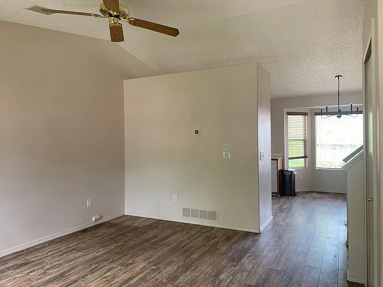 1330 Eastmeadow Ct — Photo 3