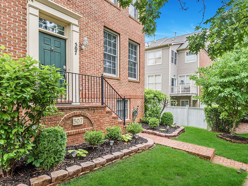 1st image of 507 Longhorn Cres