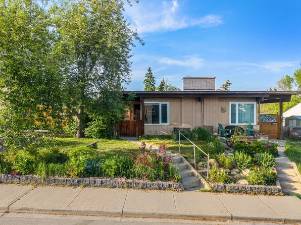 28 SW Hilton Ave NW, Calgary, AB T2K 2H2