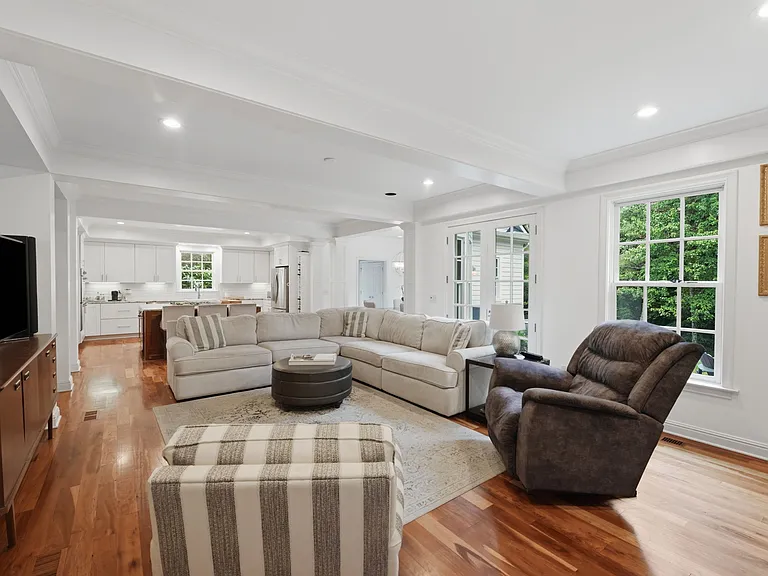 7273 Berkley Sq S — Photo 9