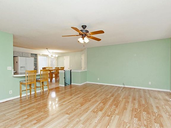 4th image of 18 Hampstead Ln