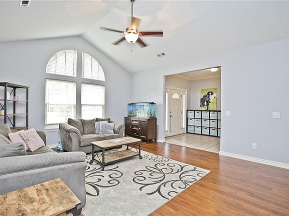 5th image of 306 Northcrest Ave