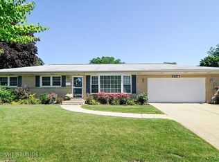 1706 W Rusty Dr, Mount Prospect, IL 60056