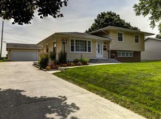 1103 Poplar Ln, Monticello, IL 61856