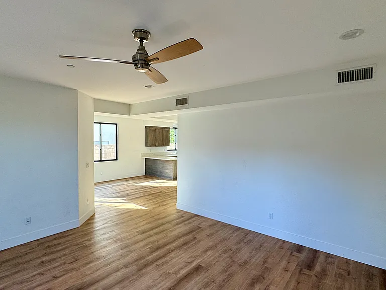 2214 Elden Ave #B — Photo 13