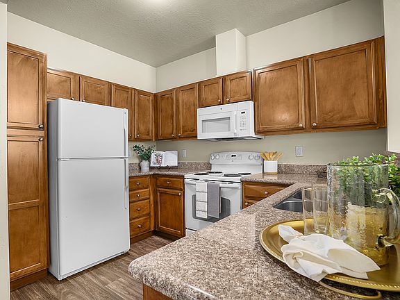2nd image of 4255 S Main St #3B-2Ba-1119Sqft