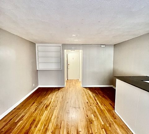 5th image of 1010 N Corona St #209
