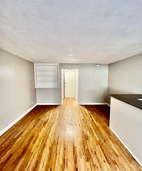 Corona Manor Apartments — Photo 16