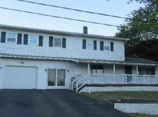 15 Hilltop Dr, Dallas, PA 18612