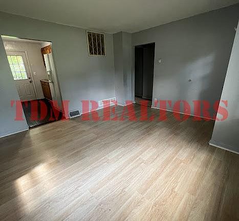 4th image of 4129 Neebish St