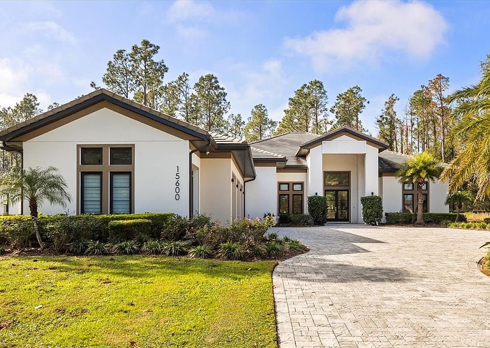 1st image of 15600 Pendio Dr