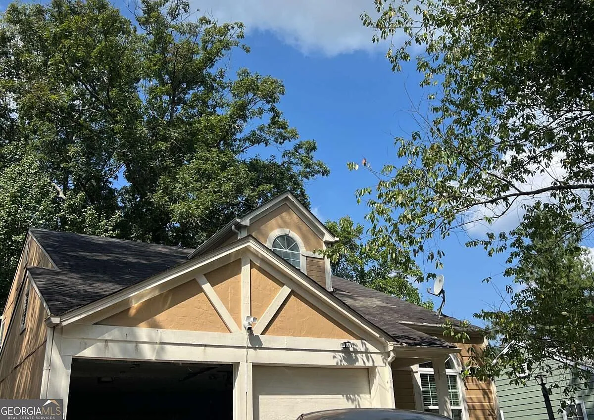 4 bed, 2.0 bath, $2,250 — Photo 1