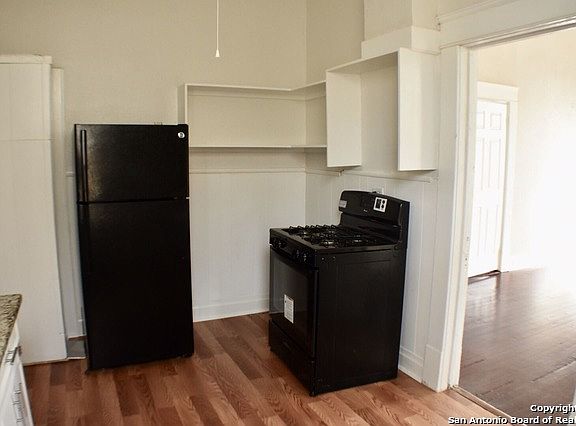 3rd image of 2617 Buena Vista St