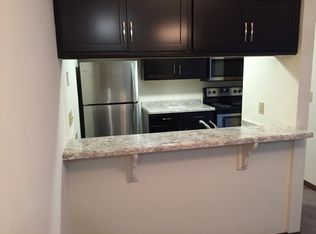 9997 W North Ave APT 275, Wauwatosa, WI 53226