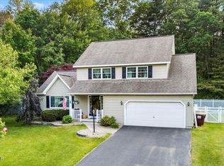 32 Kara Ln, Clifton Park, NY 12065