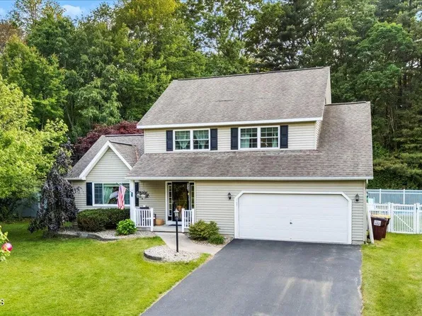 32 Kara Lane, Clifton Park, NY 12065