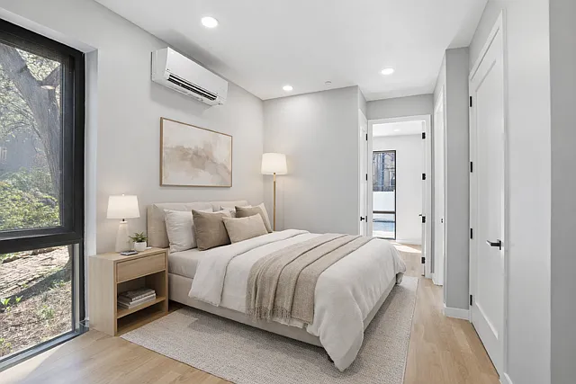 356 E 8th St #101 — Photo 3