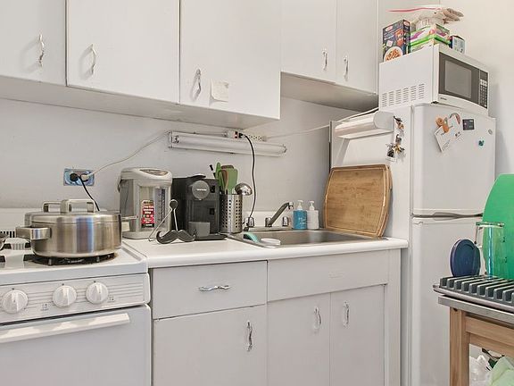 4th image of 408 W 57th St APT 8B