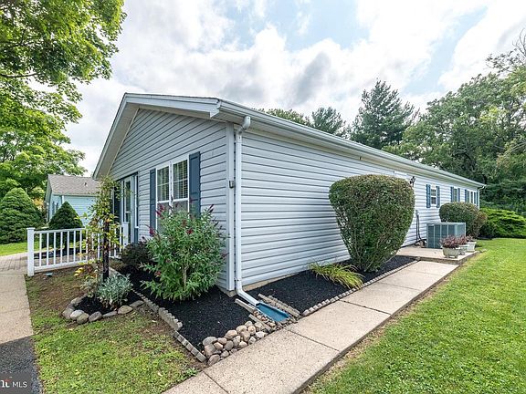 2nd image of 46 Juniper Cir