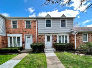 1077 Bristol Ct, Streamwood, IL 60107