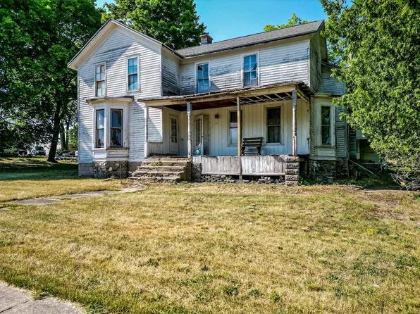 271 E Main St, Farwell, MI 48622