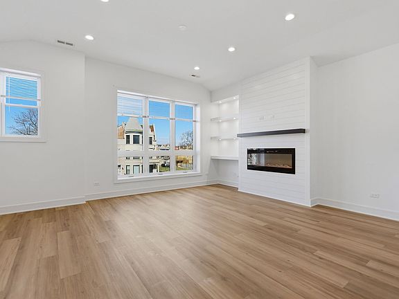 3rd image of 4841 S Prairie Ave