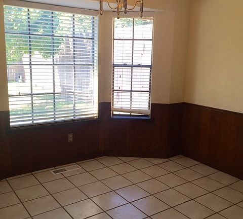5th image of 5000 SE 58th Pl