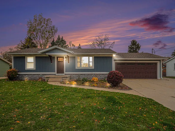 8541 Woodhaven Dr SW, Byron Center, MI 49315